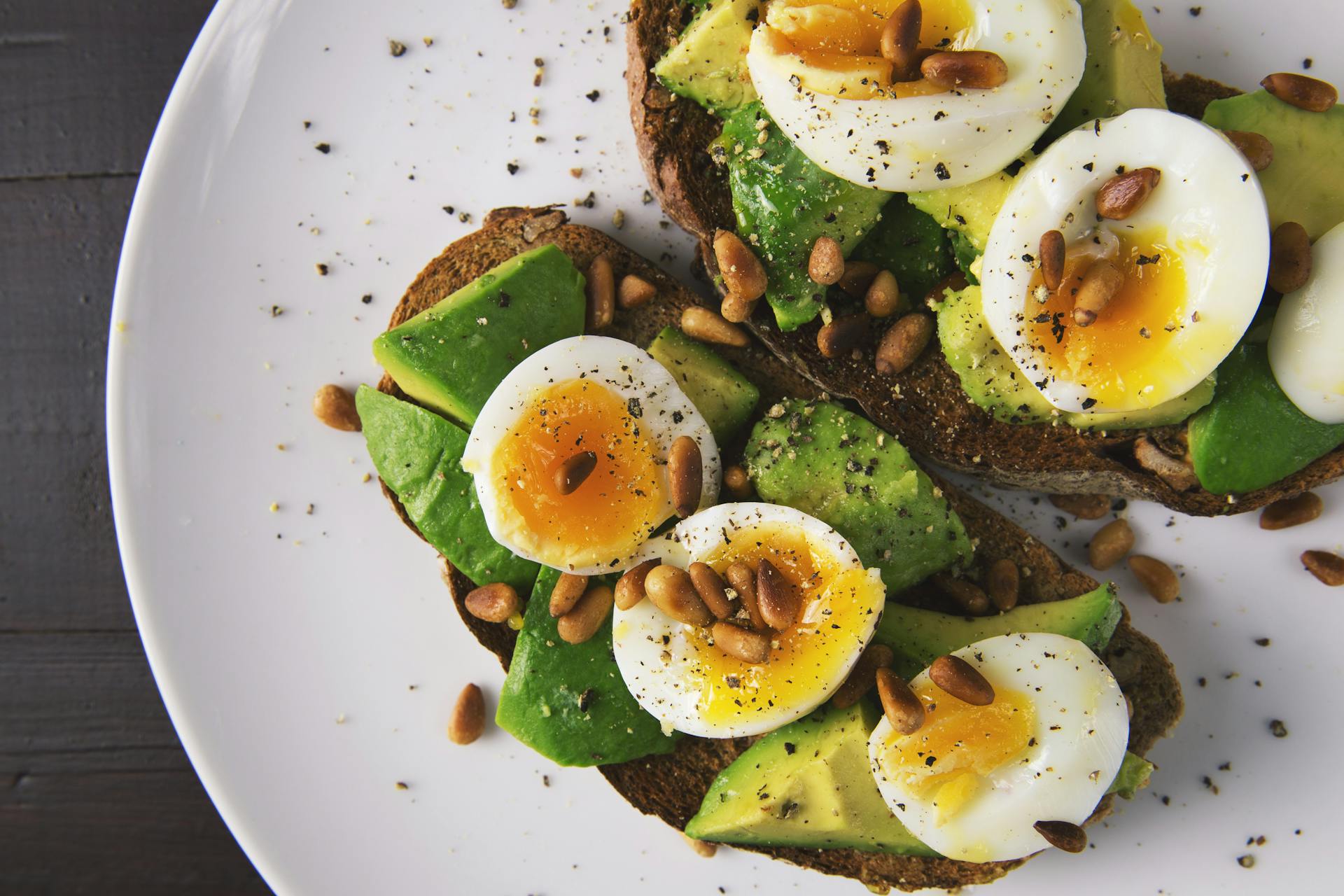 برنامه تمرینی سطح 1 2 breakfast with bread and eggs